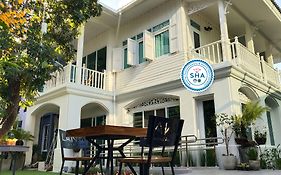 ลานา เบด แอนด์ สเปซ
